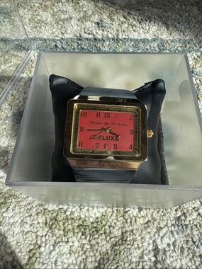 Metro Manhattan Deluxe wristwatch gold case black rubber strap